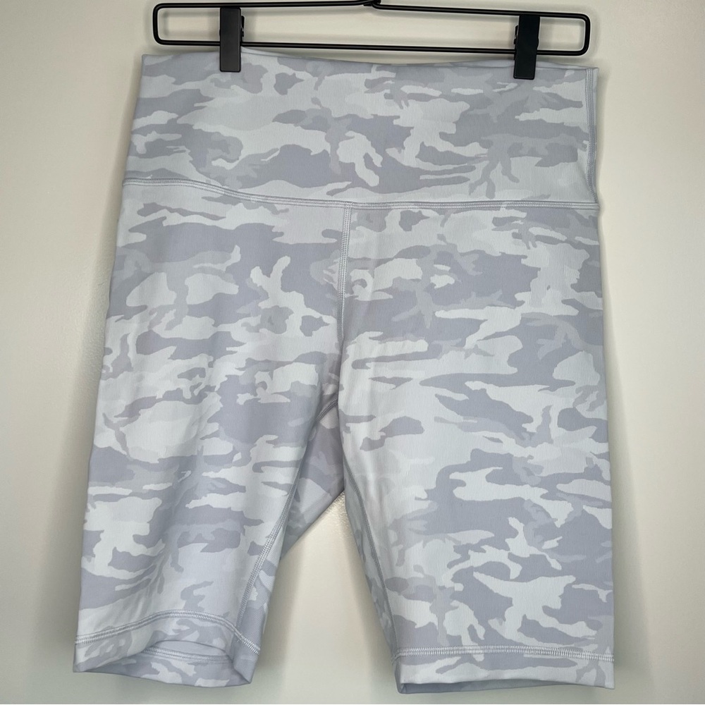 Lululemon Wunder Under High-Rise Camo Biker Shorts Gray Size 12 - Picture 2 of 6